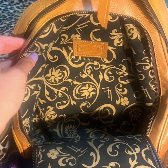 Leaders in Leather tooled backpack purse 🌸 - Picture 4 of 10